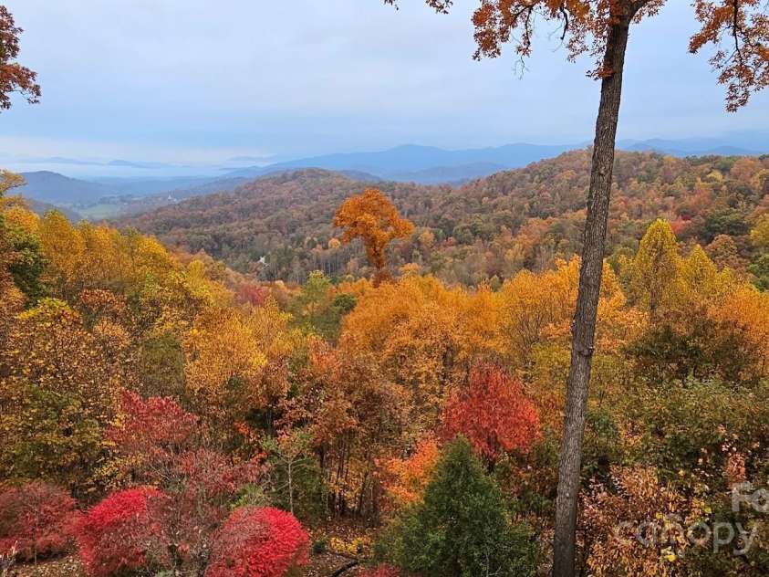 129 Skyline Park Drive, Franklin, NC 28734.  MLS# CAR4297451, YatesRealty ID 22634. 