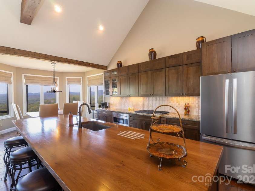 129 Skyline Park Drive, Franklin, NC 28734.  MLS# CAR4297451, YatesRealty ID 22634. 