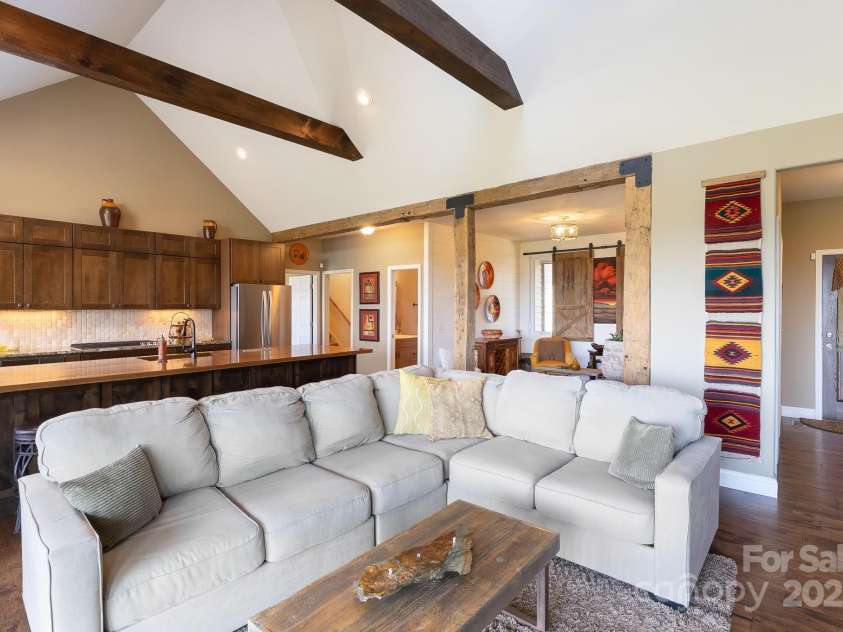 129 Skyline Park Drive, Franklin, NC 28734.  MLS# CAR4297451, YatesRealty ID 22634. 