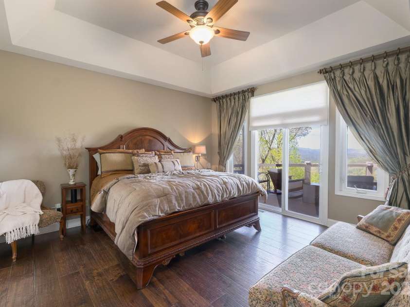 129 Skyline Park Drive, Franklin, NC 28734.  MLS# CAR4297451, YatesRealty ID 22634. 