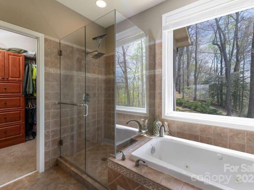 129 Skyline Park Drive, Franklin, NC 28734.  MLS# CAR4297451, YatesRealty ID 22634. 