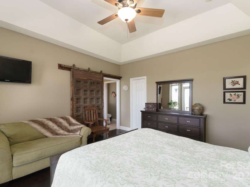 129 Skyline Park Drive, Franklin, NC 28734.  MLS# CAR4297451, YatesRealty ID 22634. 