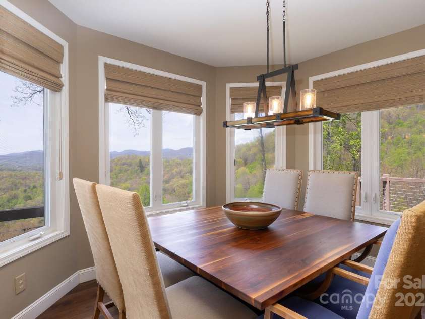 129 Skyline Park Drive, Franklin, NC 28734.  MLS# CAR4297451, YatesRealty ID 22634. 