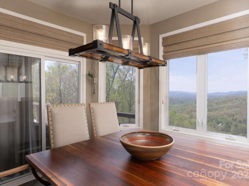 129 Skyline Park Drive, Franklin, NC 28734.  MLS# CAR4297451, YatesRealty ID 22634. 