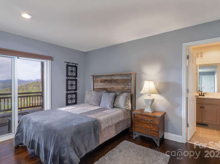 129 Skyline Park Drive, Franklin, NC 28734.  MLS# CAR4297451, YatesRealty ID 22634. 