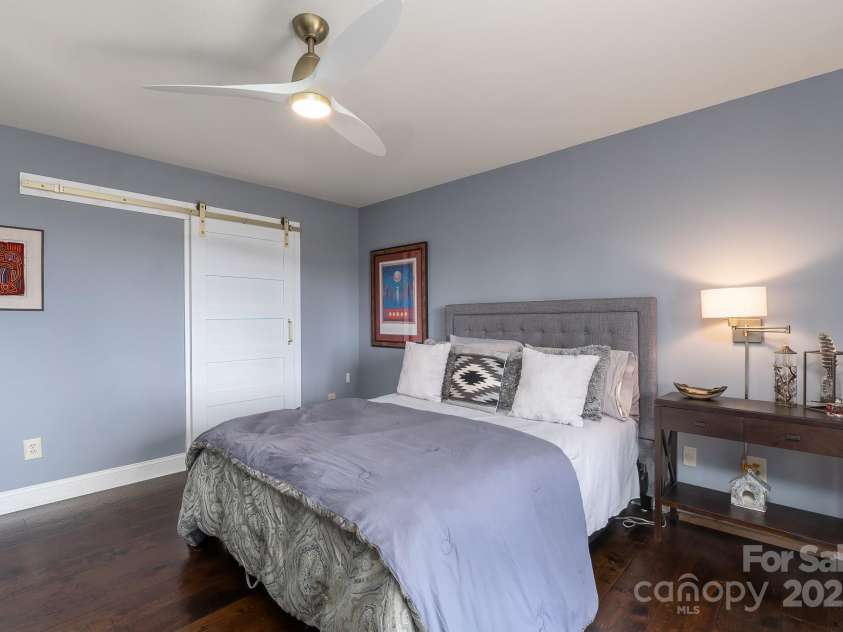 129 Skyline Park Drive, Franklin, NC 28734.  MLS# CAR4297451, YatesRealty ID 22634. 