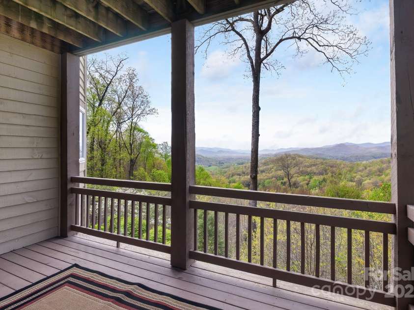 129 Skyline Park Drive, Franklin, NC 28734.  MLS# CAR4297451, YatesRealty ID 22634. 