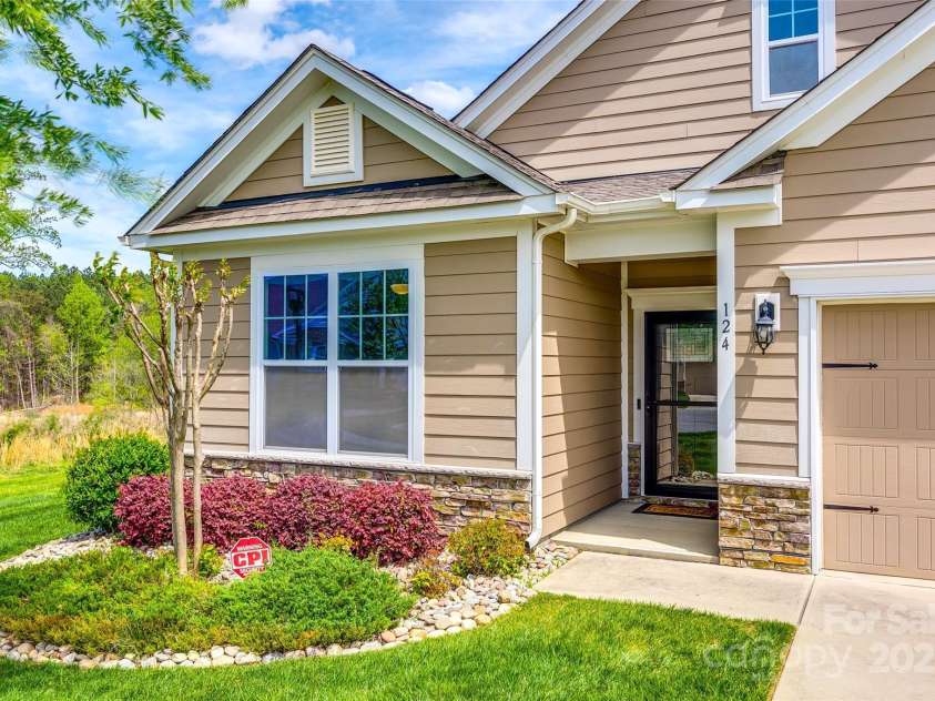 124 Rosebay Drive, Mooresville, NC 28117.  MLS# CAR4246450, YatesRealty ID 22636. 