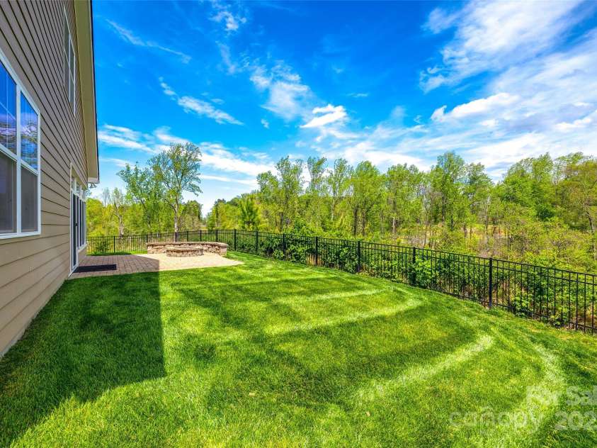 124 Rosebay Drive, Mooresville, NC 28117.  MLS# CAR4246450, YatesRealty ID 22636. 