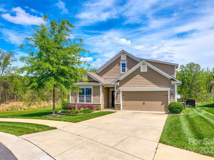 124 Rosebay Drive, Mooresville, NC 28117.  MLS# CAR4246450, YatesRealty ID 22636. 