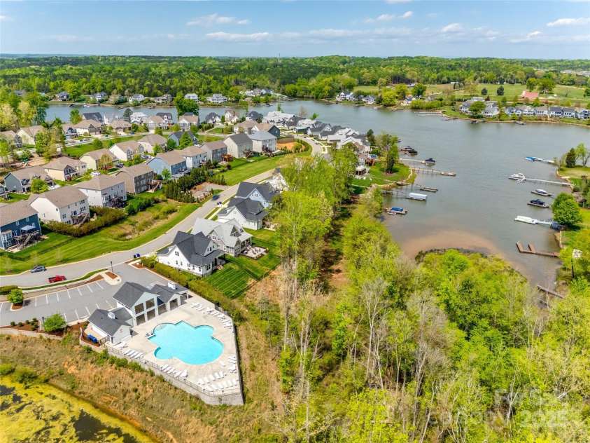 124 Rosebay Drive, Mooresville, NC 28117.  MLS# CAR4246450, YatesRealty ID 22636. 