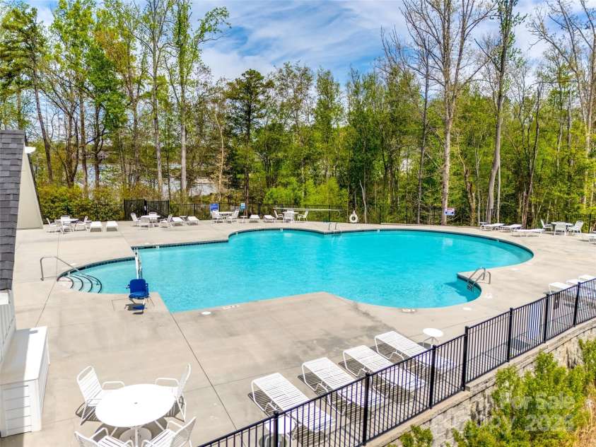 124 Rosebay Drive, Mooresville, NC 28117.  MLS# CAR4246450, YatesRealty ID 22636. 