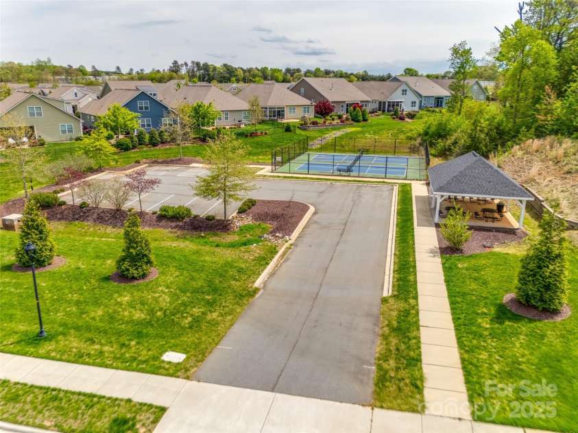 124 Rosebay Drive, Mooresville, NC 28117.  MLS# CAR4246450, YatesRealty ID 22636. 