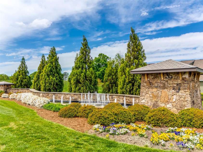 124 Rosebay Drive, Mooresville, NC 28117.  MLS# CAR4246450, YatesRealty ID 22636. 