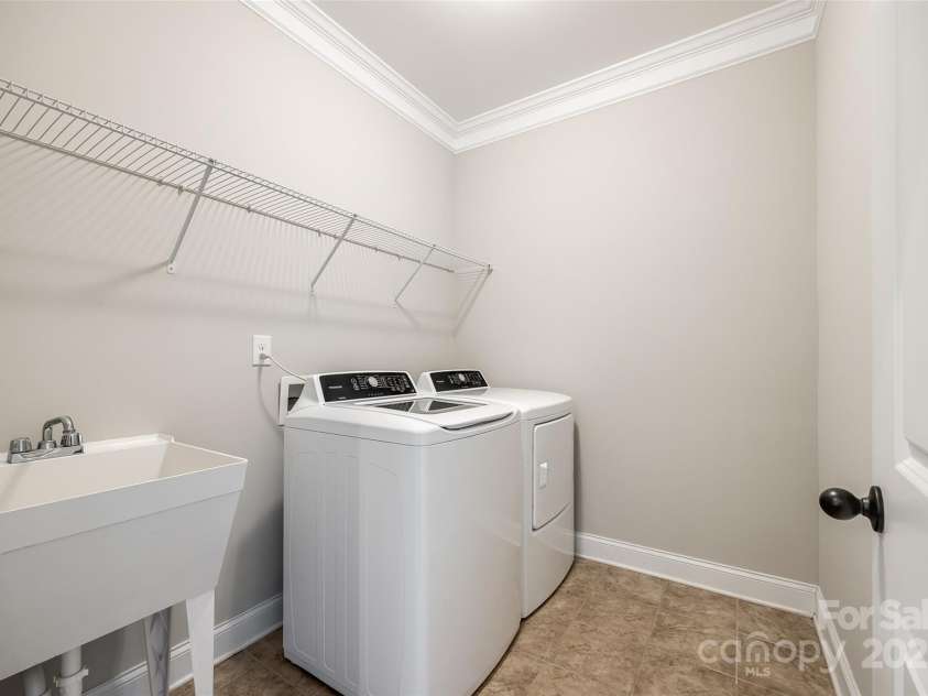 124 Rosebay Drive, Mooresville, NC 28117.  MLS# CAR4246450, YatesRealty ID 22636. Laundry on main