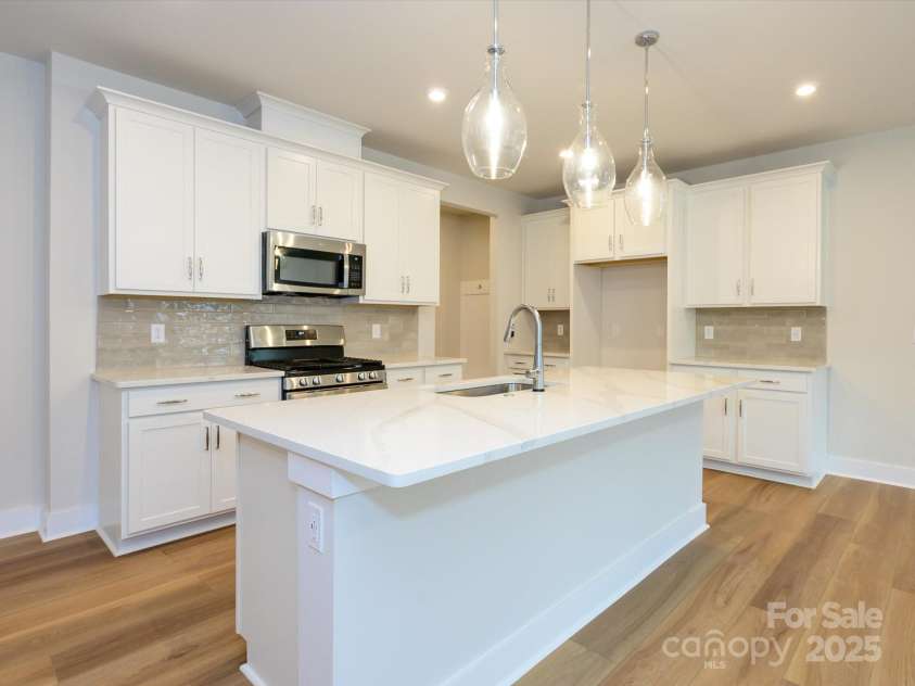 217 Halemarg Drive, Belmont, NC 28012.  MLS# CAR4318764, YatesRealty ID 22636. Chef-Inspired Kitchen Layout.