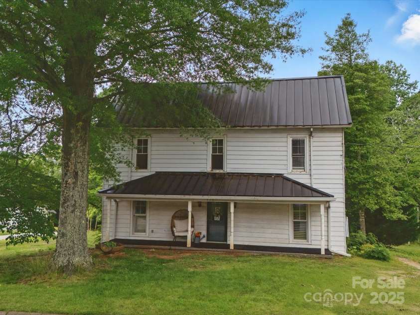 828 Main Street, Mount Pleasant, NC 28124.  MLS# CAR4264431, YatesRealty ID 22637. 828 N. Main Street!  Welcome Home!