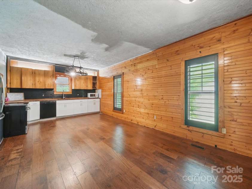 828 Main Street, Mount Pleasant, NC 28124.  MLS# CAR4264431, YatesRealty ID 22637. Dining Area/Kitchen/Great Room