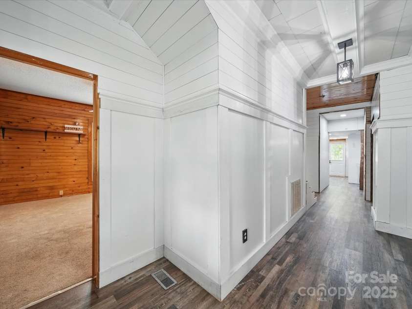 828 Main Street, Mount Pleasant, NC 28124.  MLS# CAR4264431, YatesRealty ID 22637. Entry hall leading to kitchen and great room