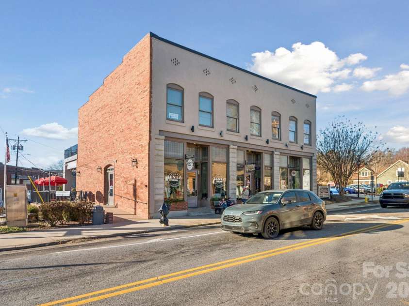 828 Main Street, Mount Pleasant, NC 28124.  MLS# CAR4330011, YatesRealty ID 22637. Downtown Mount Pleasant just right down the street with all of its shopping, restaurants, and boutiques.