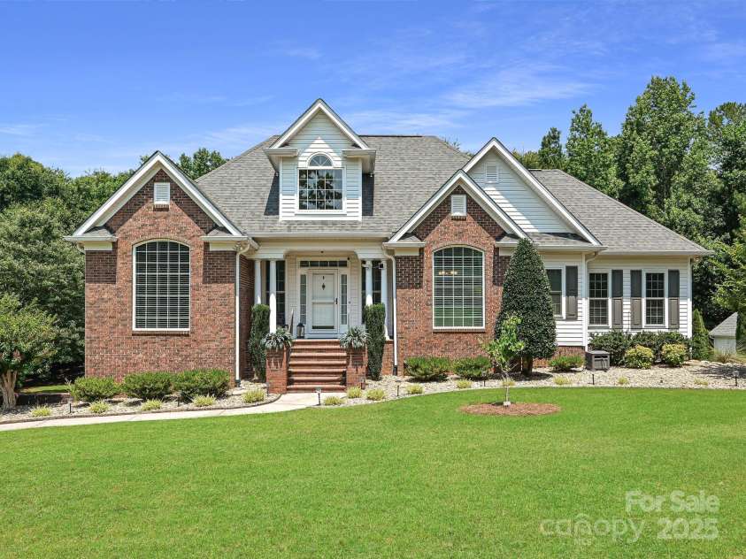 1842 Caroline Way, Fort Mill, SC 29715.  MLS# CAR4275424, YatesRealty ID 22638. 