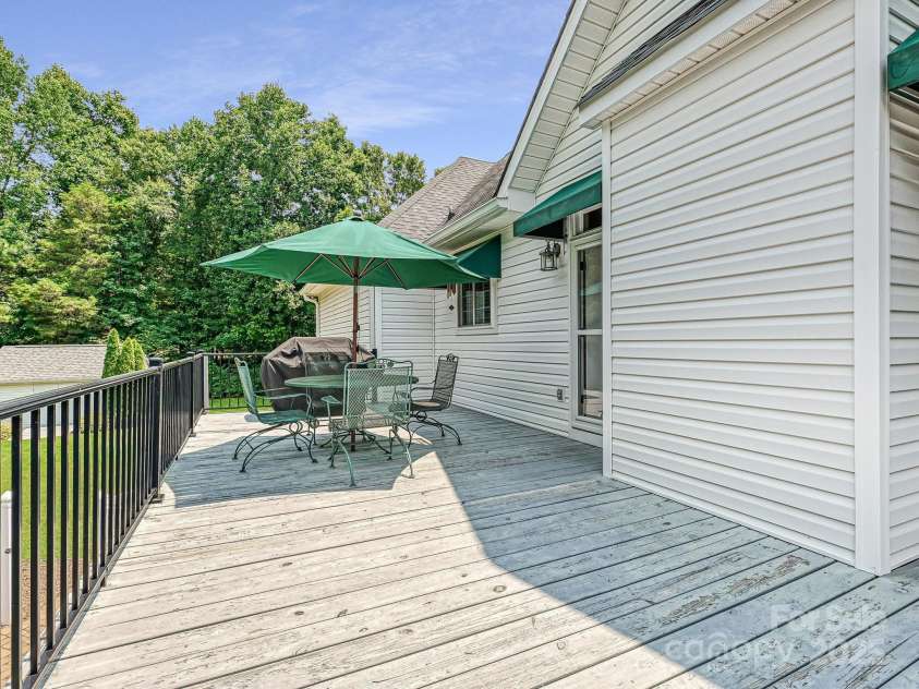 1842 Caroline Way, Fort Mill, SC 29715.  MLS# CAR4275424, YatesRealty ID 22638. 