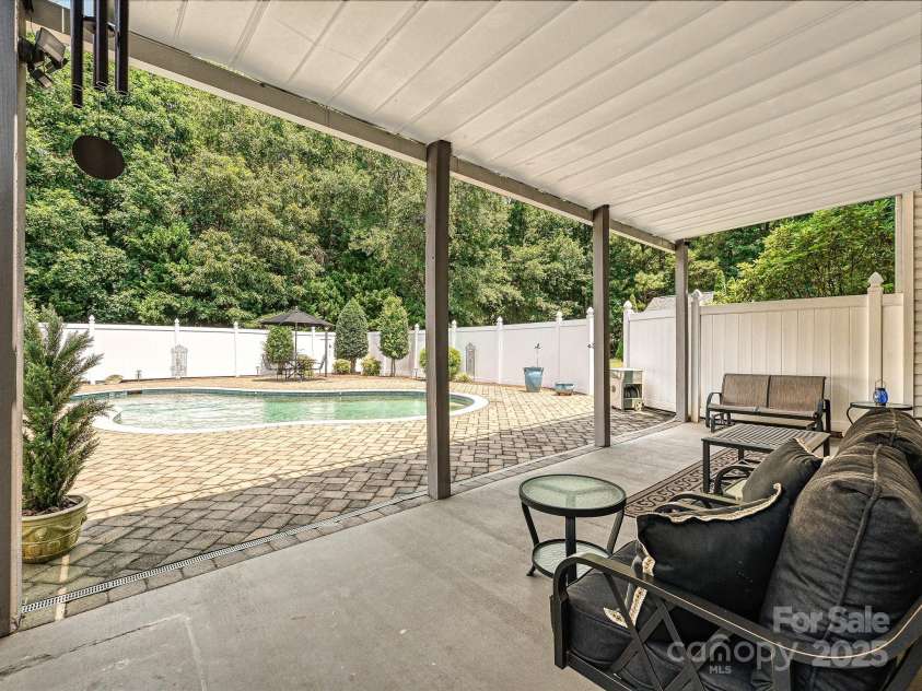 1842 Caroline Way, Fort Mill, SC 29715.  MLS# CAR4275424, YatesRealty ID 22638. 