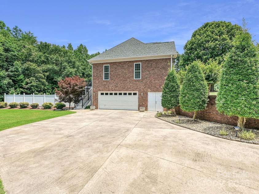 1842 Caroline Way, Fort Mill, SC 29715.  MLS# CAR4275424, YatesRealty ID 22638. 