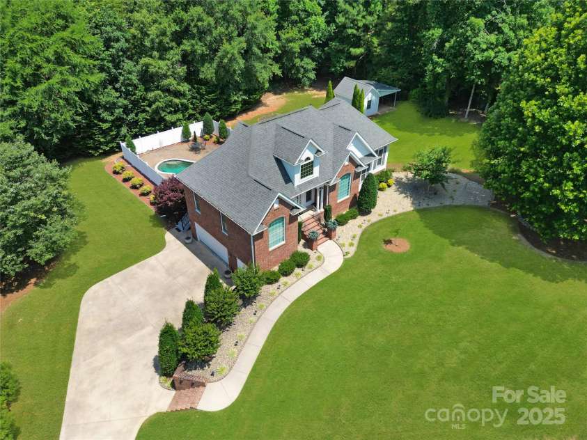 1842 Caroline Way, Fort Mill, SC 29715.  MLS# CAR4275424, YatesRealty ID 22638. 