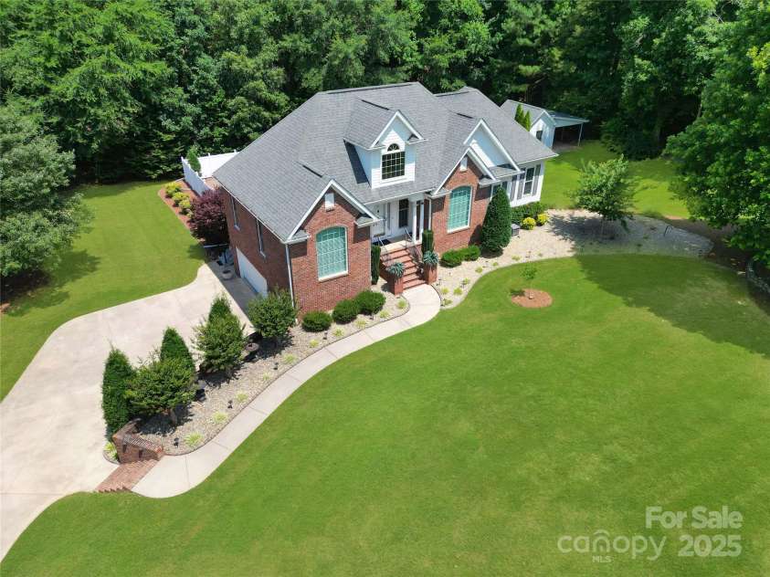 1842 Caroline Way, Fort Mill, SC 29715.  MLS# CAR4275424, YatesRealty ID 22638. 