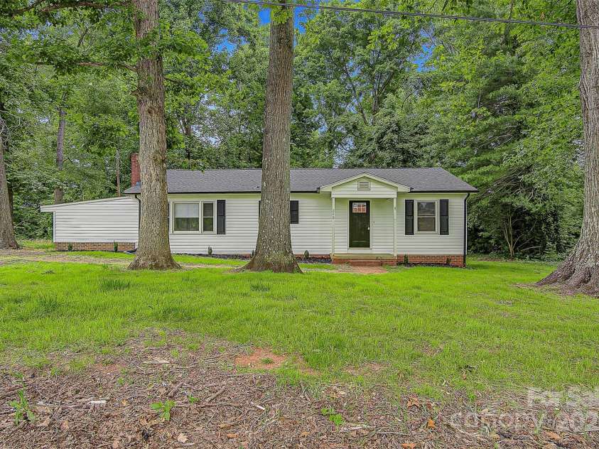 240 Swink Avenue, Salisbury, NC 28147.  MLS# CAR4268399, YatesRealty ID 22639. 