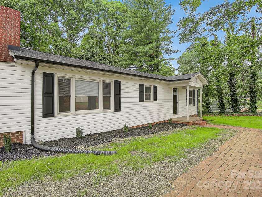 240 Swink Avenue, Salisbury, NC 28147.  MLS# CAR4268399, YatesRealty ID 22639. 