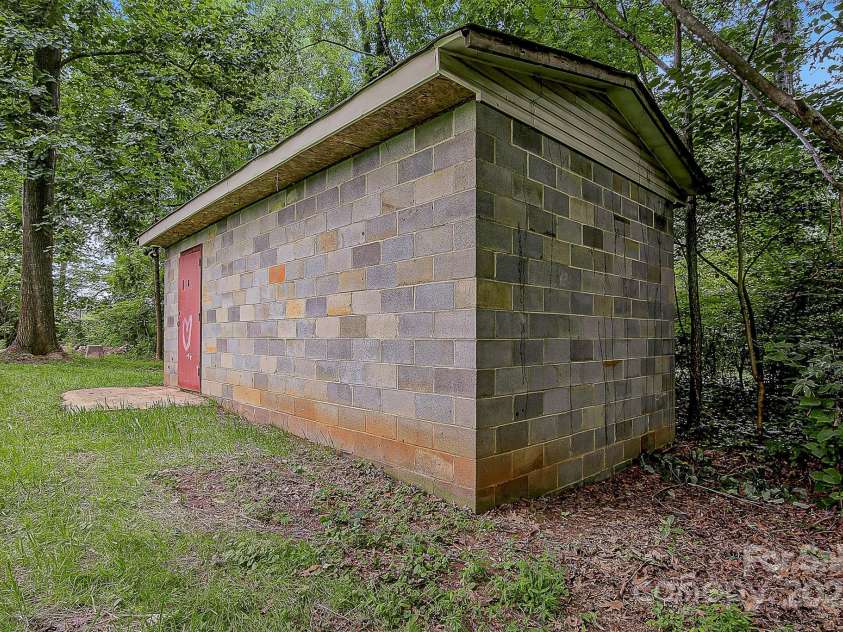 240 Swink Avenue, Salisbury, NC 28147.  MLS# CAR4268399, YatesRealty ID 22639. 