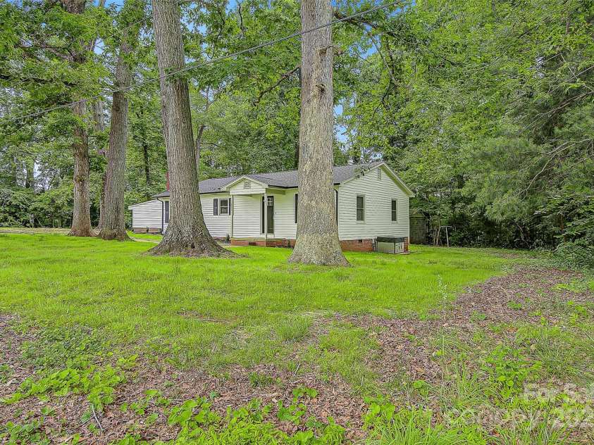 240 Swink Avenue, Salisbury, NC 28147.  MLS# CAR4268399, YatesRealty ID 22639. 