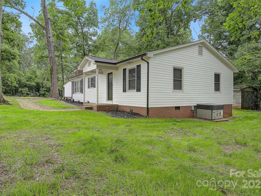 240 Swink Avenue, Salisbury, NC 28147.  MLS# CAR4268399, YatesRealty ID 22639. 