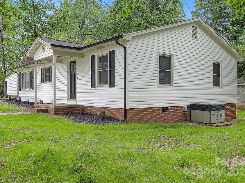 240 Swink Avenue, Salisbury, NC 28147.  MLS# CAR4268399, YatesRealty ID 22639. 