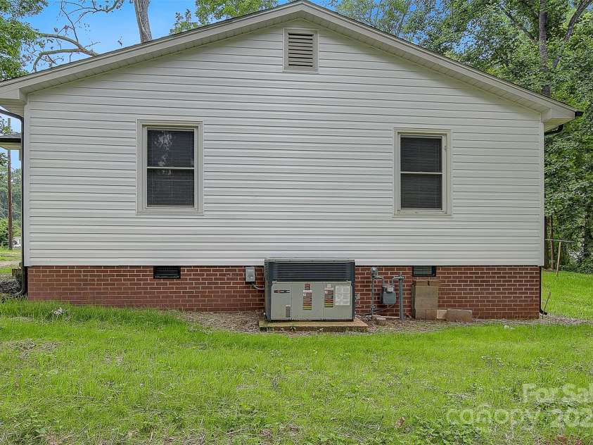 240 Swink Avenue, Salisbury, NC 28147.  MLS# CAR4268399, YatesRealty ID 22639. 