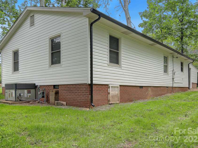 240 Swink Avenue, Salisbury, NC 28147.  MLS# CAR4268399, YatesRealty ID 22639. 
