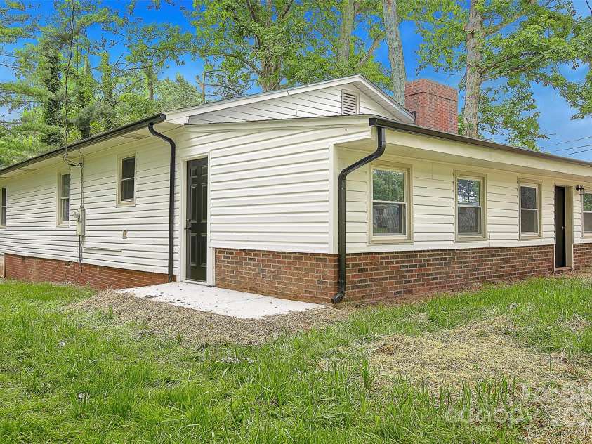 240 Swink Avenue, Salisbury, NC 28147.  MLS# CAR4268399, YatesRealty ID 22639. 