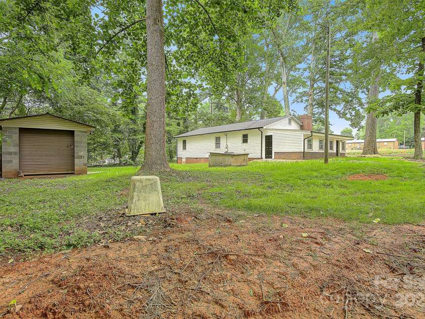 240 Swink Avenue, Salisbury, NC 28147.  MLS# CAR4268399, YatesRealty ID 22639. 