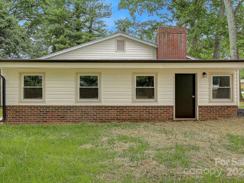 240 Swink Avenue, Salisbury, NC 28147.  MLS# CAR4268399, YatesRealty ID 22639. 