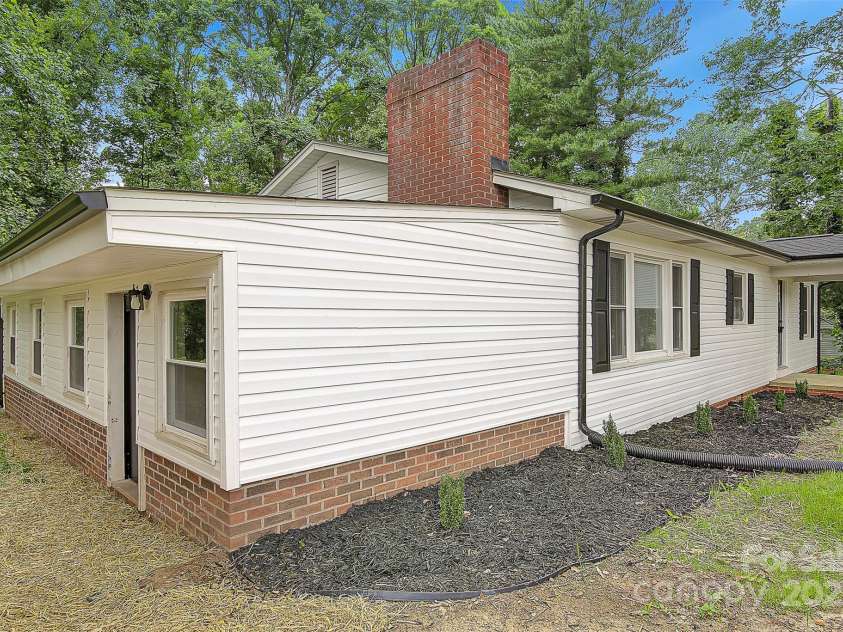 240 Swink Avenue, Salisbury, NC 28147.  MLS# CAR4268399, YatesRealty ID 22639. 