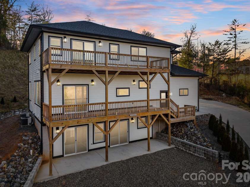115 Nader Avenue, Weaverville, NC 28787.  MLS# CAR4336654, YatesRealty ID 2264. 