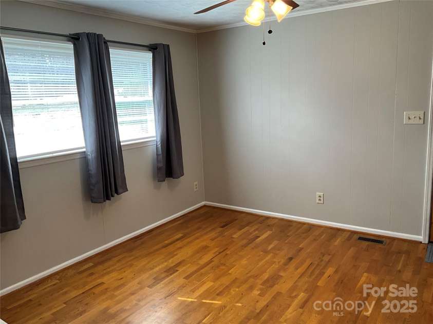 356 Lucky Hollow Road, Hickory, NC 28601.  MLS# CAR4271591, YatesRealty ID 22641. 