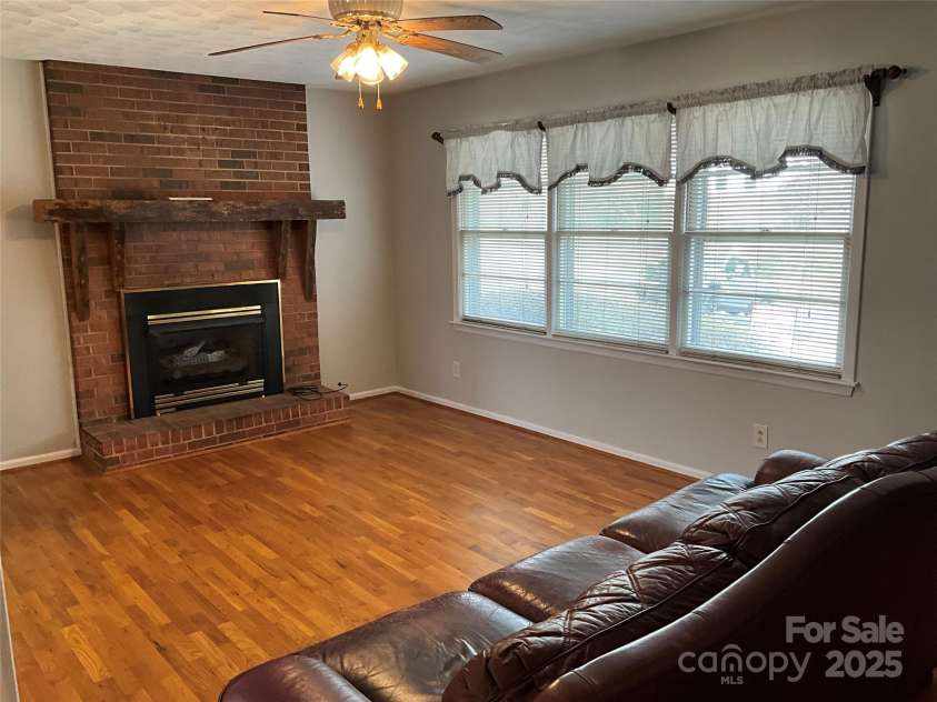 356 Lucky Hollow Road, Hickory, NC 28601.  MLS# CAR4271591, YatesRealty ID 22641. 