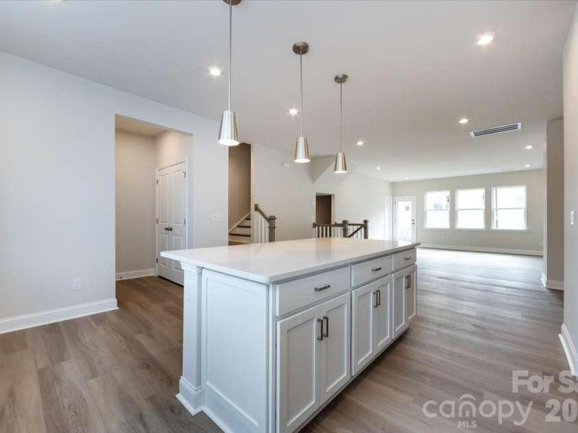 909 Archway Lane, Charlotte, NC 28217.  MLS# CAR4351852, YatesRealty ID 22641. 