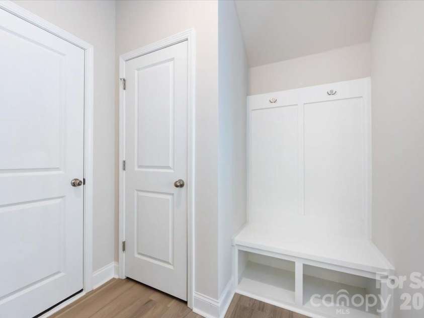 909 Archway Lane, Charlotte, NC 28217.  MLS# CAR4351852, YatesRealty ID 22641. Drop zone