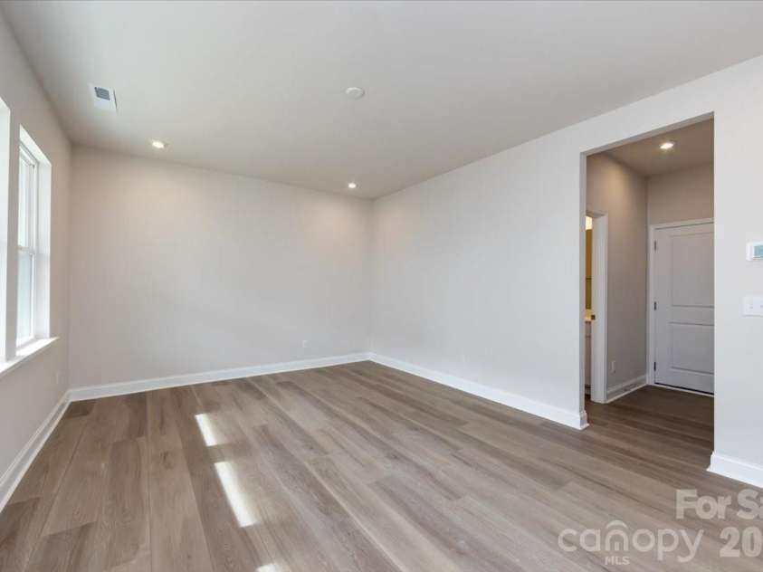 909 Archway Lane, Charlotte, NC 28217.  MLS# CAR4351852, YatesRealty ID 22641. First Floor Flex Space