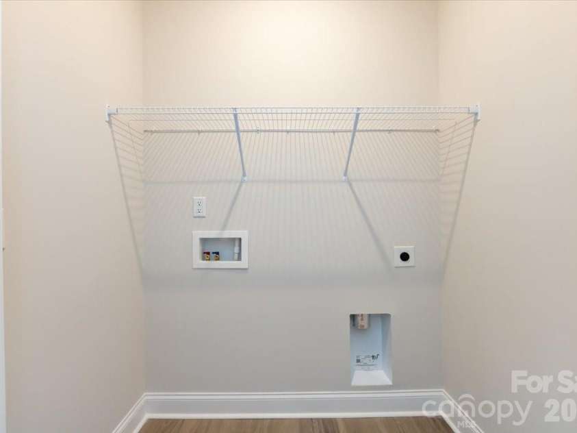 909 Archway Lane, Charlotte, NC 28217.  MLS# CAR4351852, YatesRealty ID 22641. Laundry