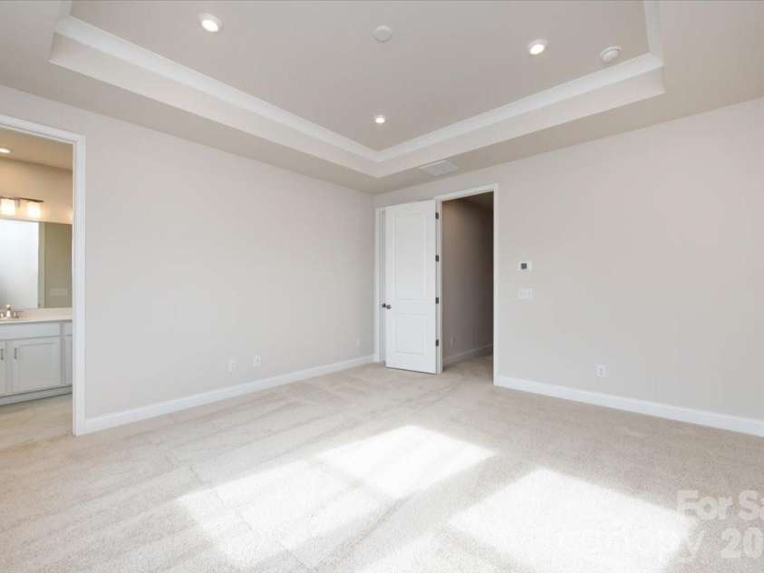 909 Archway Lane, Charlotte, NC 28217.  MLS# CAR4351852, YatesRealty ID 22641. Light Filled Primary Suite